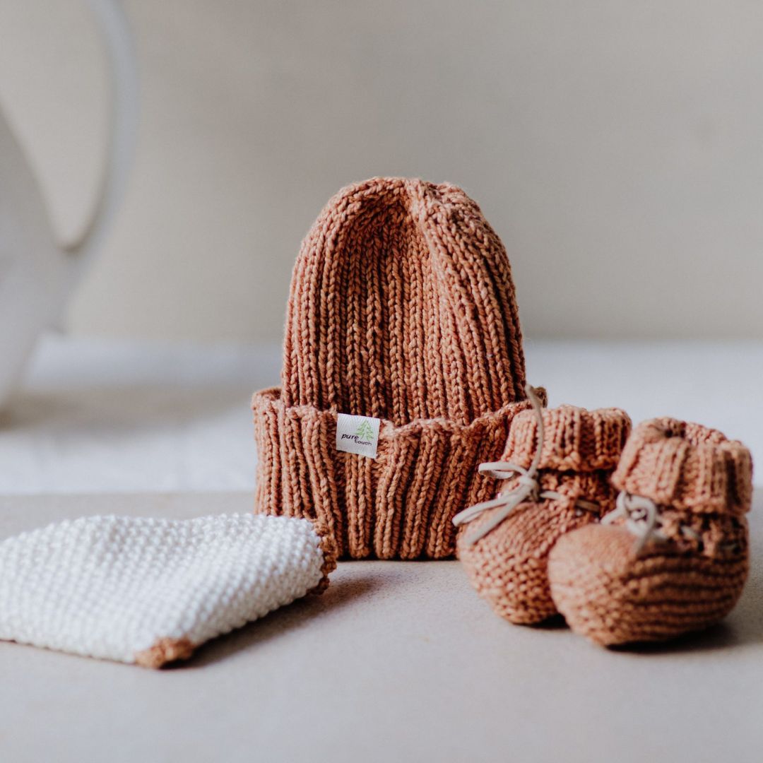 Handmade newborn baby gift set with merino wool beanie and booties - organic baby gifts South Africa